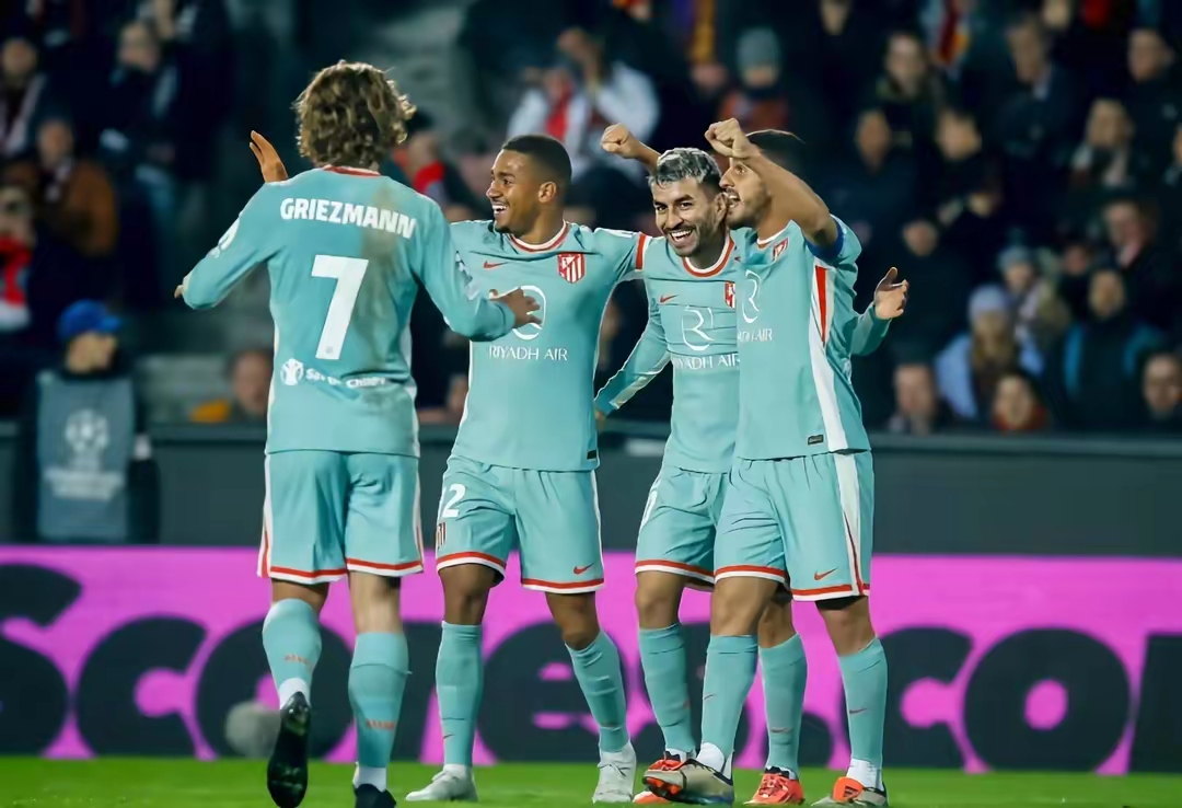 开云棋牌 -法甲赛程吃紧，巴塞罗那转会期战术微调，话题不断，控场能力受关注 