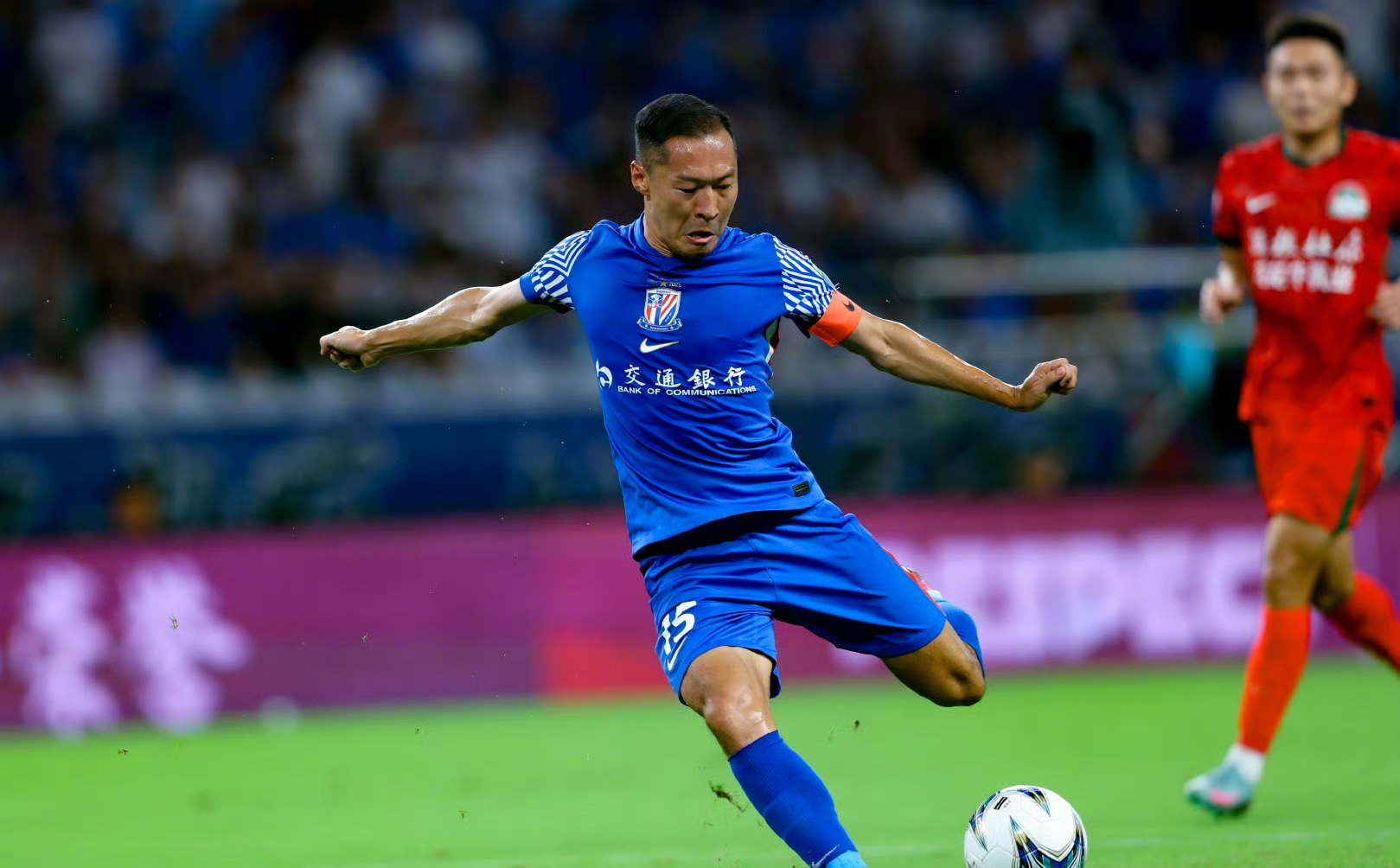 开云娱乐 -上海申花发布备战花絮；清晨再遭质疑；英超任务艰巨；球探报告显示潜力(海花岛被叫停的原因)