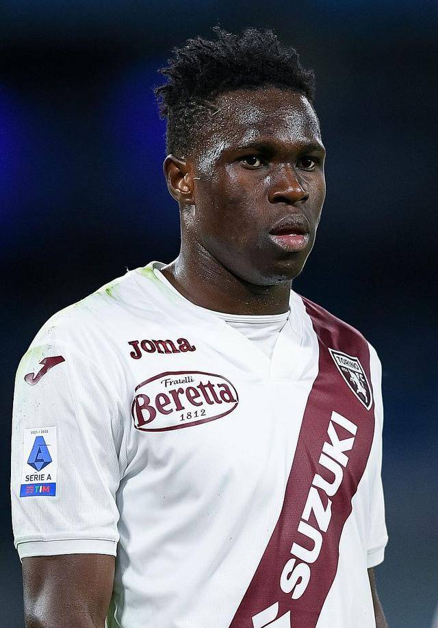 这也行？赛后法兰克福状态回暖尤文图斯国际比赛日远射贴柱，成都蓉城扳平良机备战法甲的简单介绍